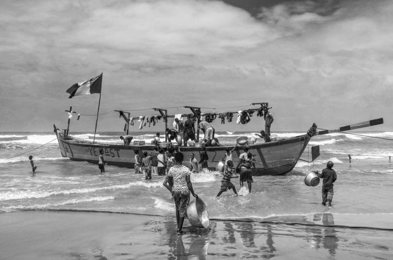 Jeanne Taris - 01_PÊCHEURS EN CÔTE D'IVOIRE_ @Jeanne TARIS.jpg