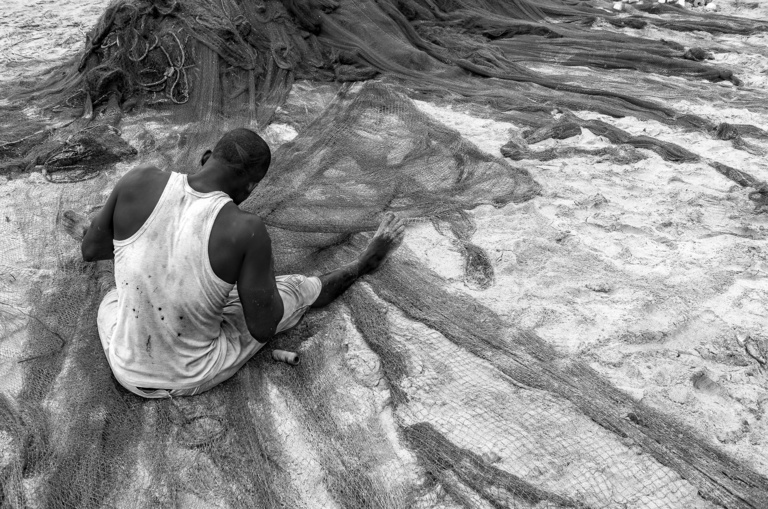 Jeanne Taris - 08_PÊCHEURS EN CÔTE D'IVOIRE_ @Jeanne TARIS.jpg